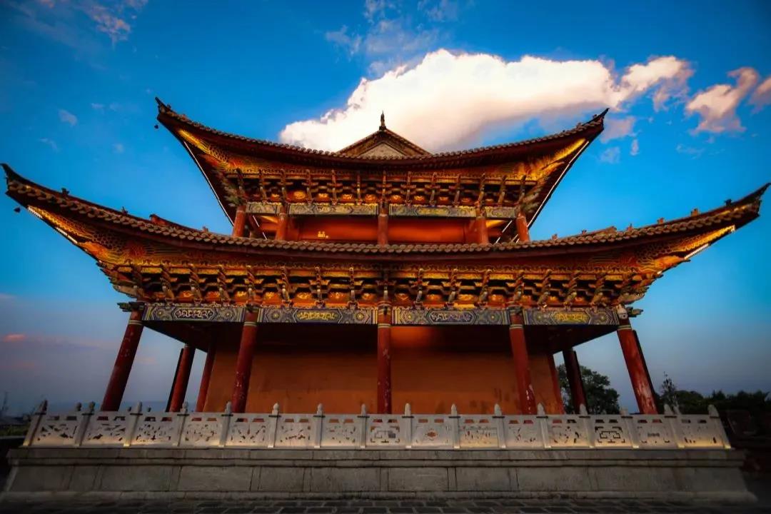 在大理城墻上逛古風(fēng)集市是一種什么體驗(yàn)？