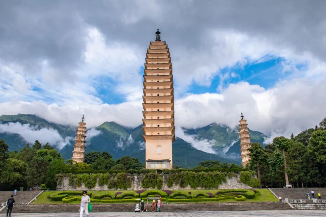 大理三座千年古塔，一座重建的崇圣寺，它的建筑文化有何出彩的地方？  大理旅游攻略