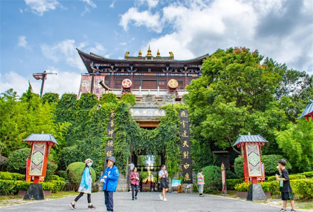 大理旅游特輯 | 閑逛天龍八部影視城，武俠世界能否勾起青春回憶？